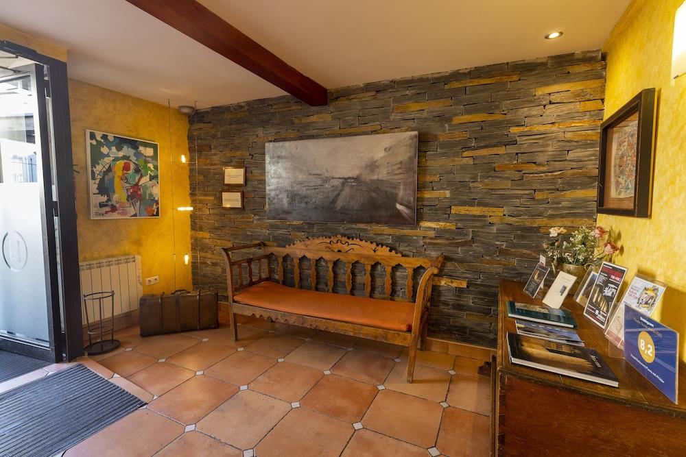 Hostal Restaurante Puerta Del Alcazar Avila Exterior photo