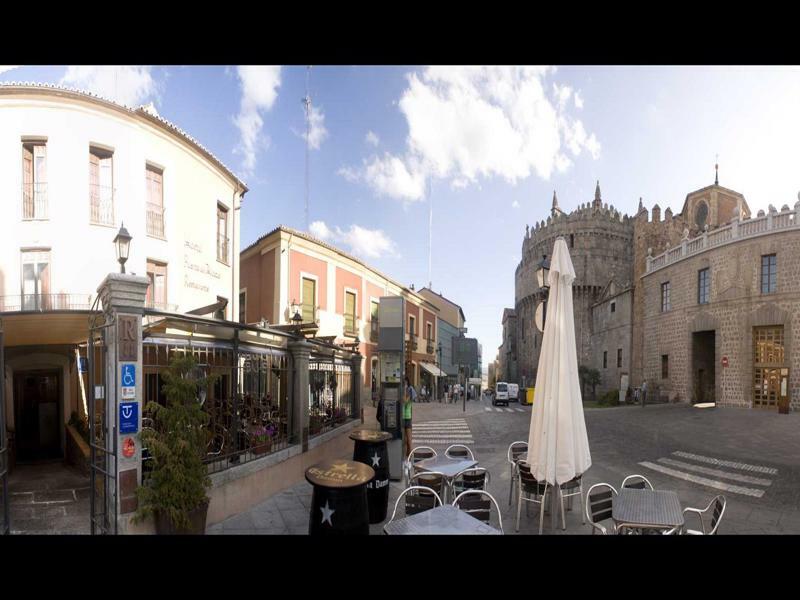 Hostal Restaurante Puerta Del Alcazar Avila Exterior photo
