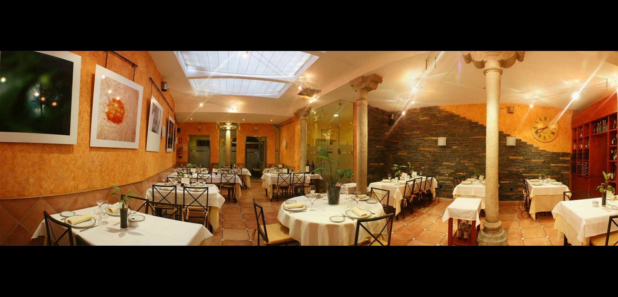 Hostal Restaurante Puerta Del Alcazar Avila Exterior photo