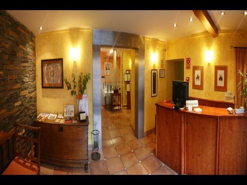 Hostal Restaurante Puerta Del Alcazar Avila Exterior photo