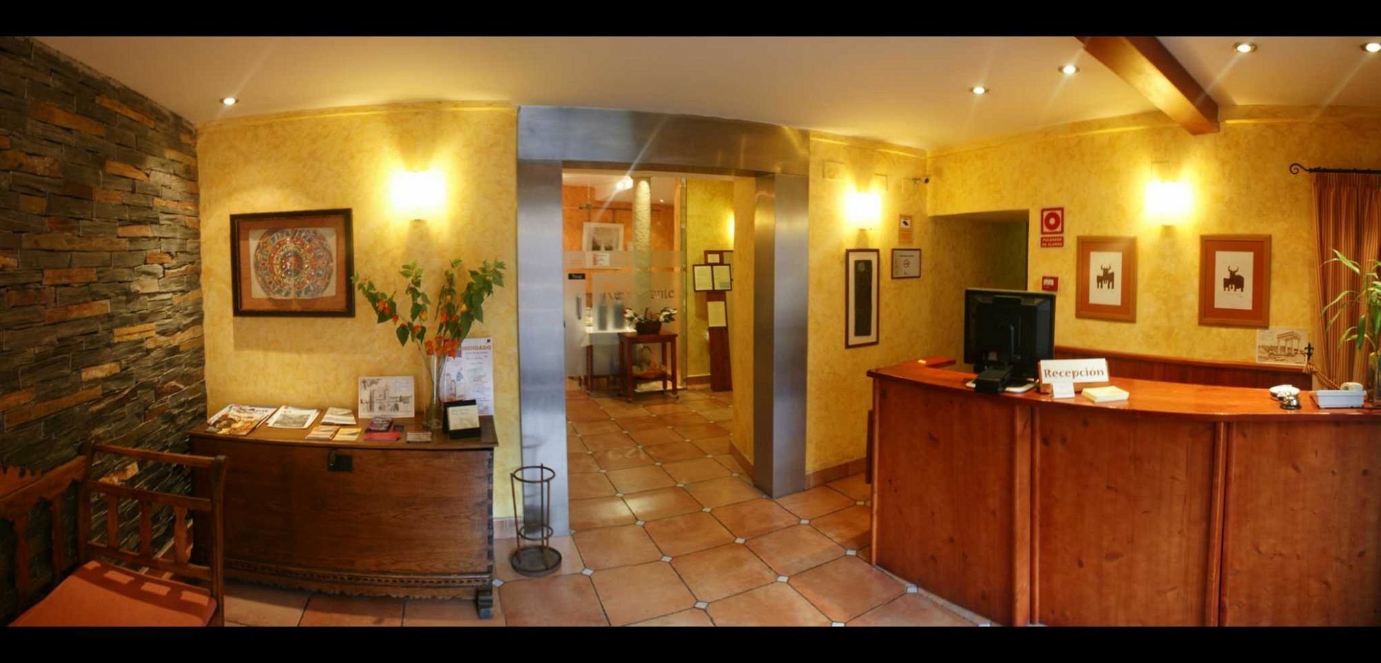 Hostal Restaurante Puerta Del Alcazar Avila Exterior photo